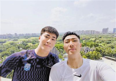 《美腿丝袜》在线看