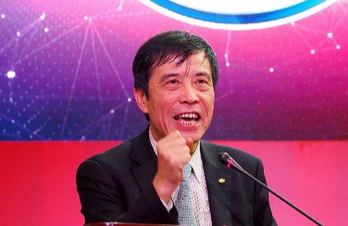 摸进她的小内裤里疯狂捏